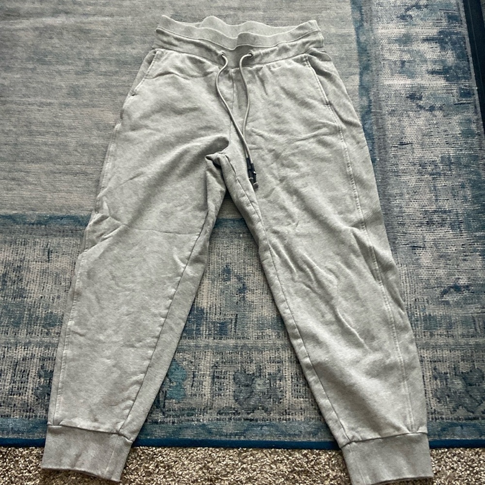 gray sweatpants